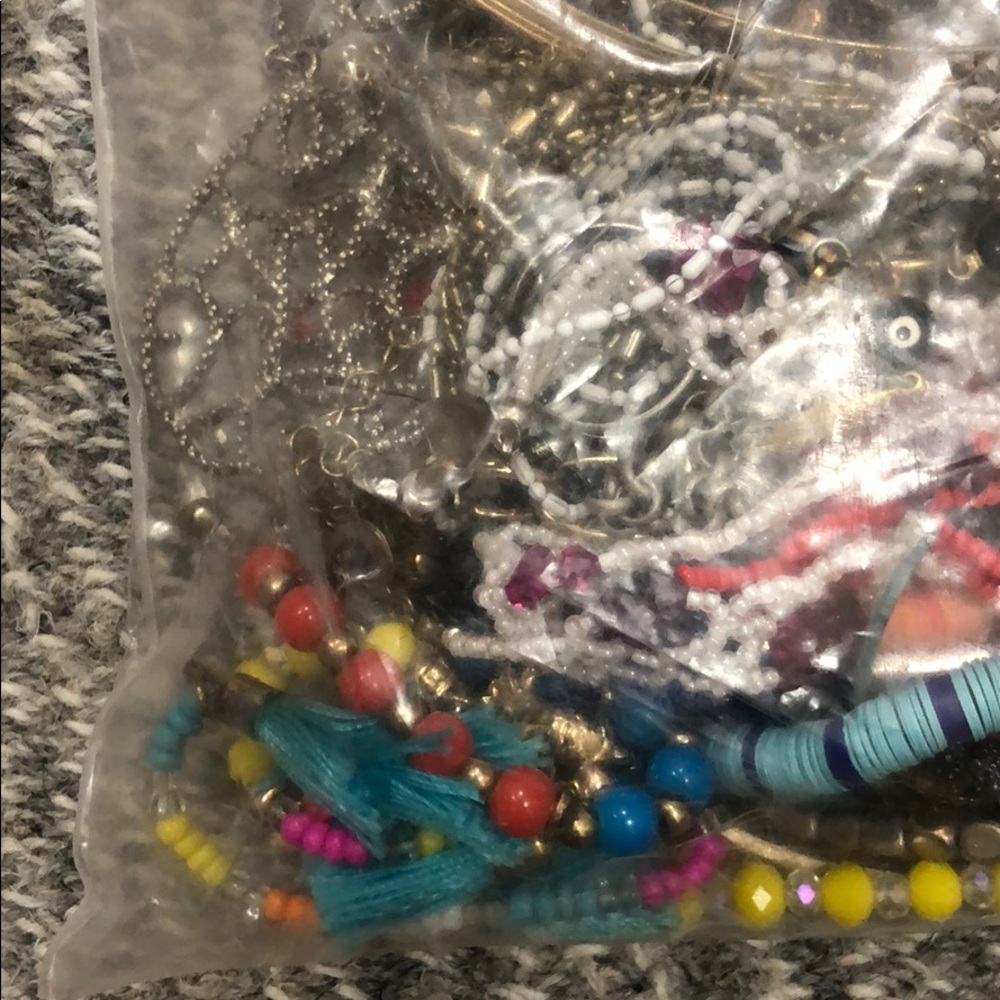 Every Single Thing in This Bag! - Picture 5 of 8